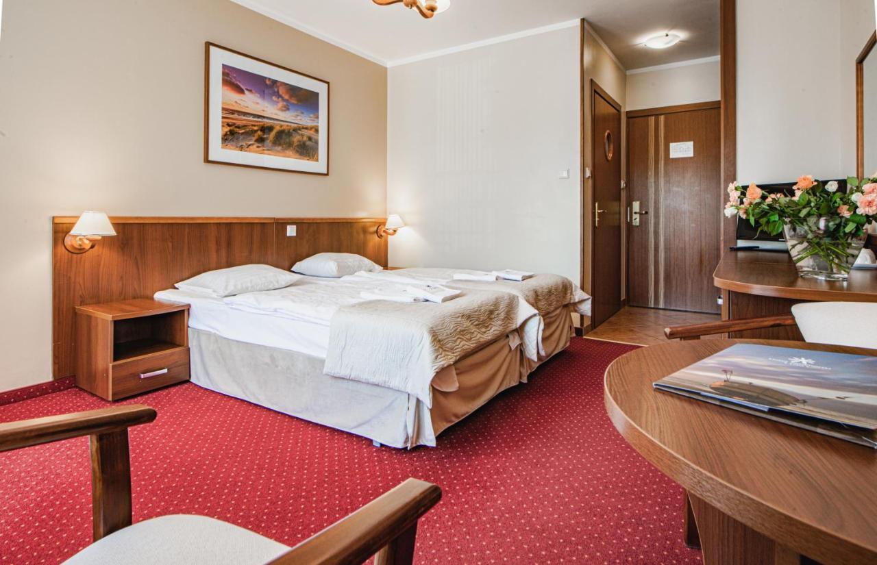 Hotel Nadmorski Łeba Exteriör bild